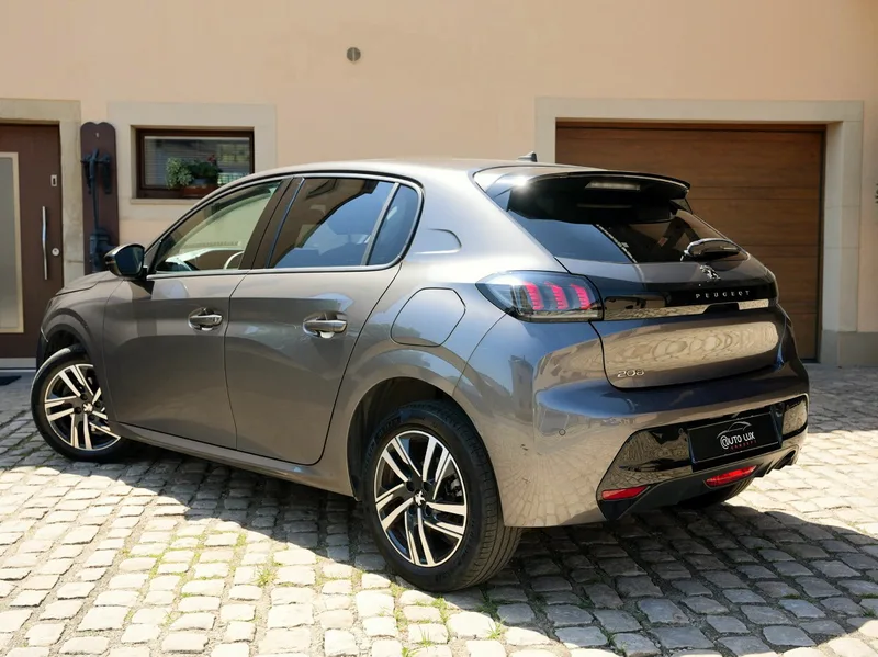 Reality Car — car rental agency (photo 2)